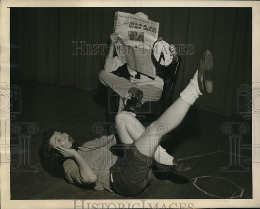 1945 Press Photo Florence Horton, Joan Rawitser in Steffi Nossen Dance workshop - Historic Images
