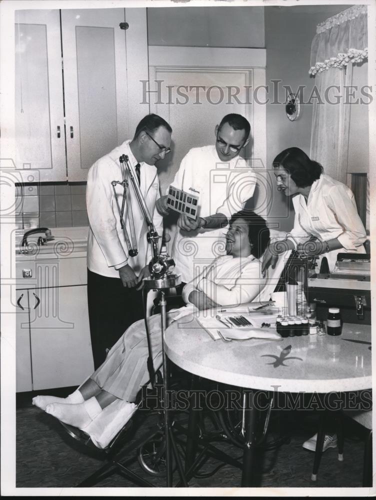 1962 Press Photo Patient Ms.Grace Schinitt at Highland View Hospital. - Historic Images