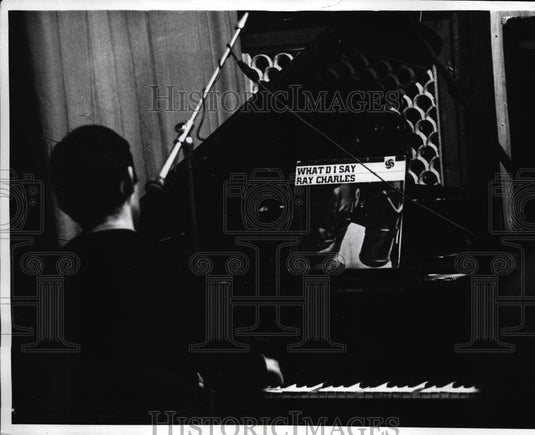 1968 Press Photo Eay Charles & Orpheus lead singer Leonid Berger - Historic Images
