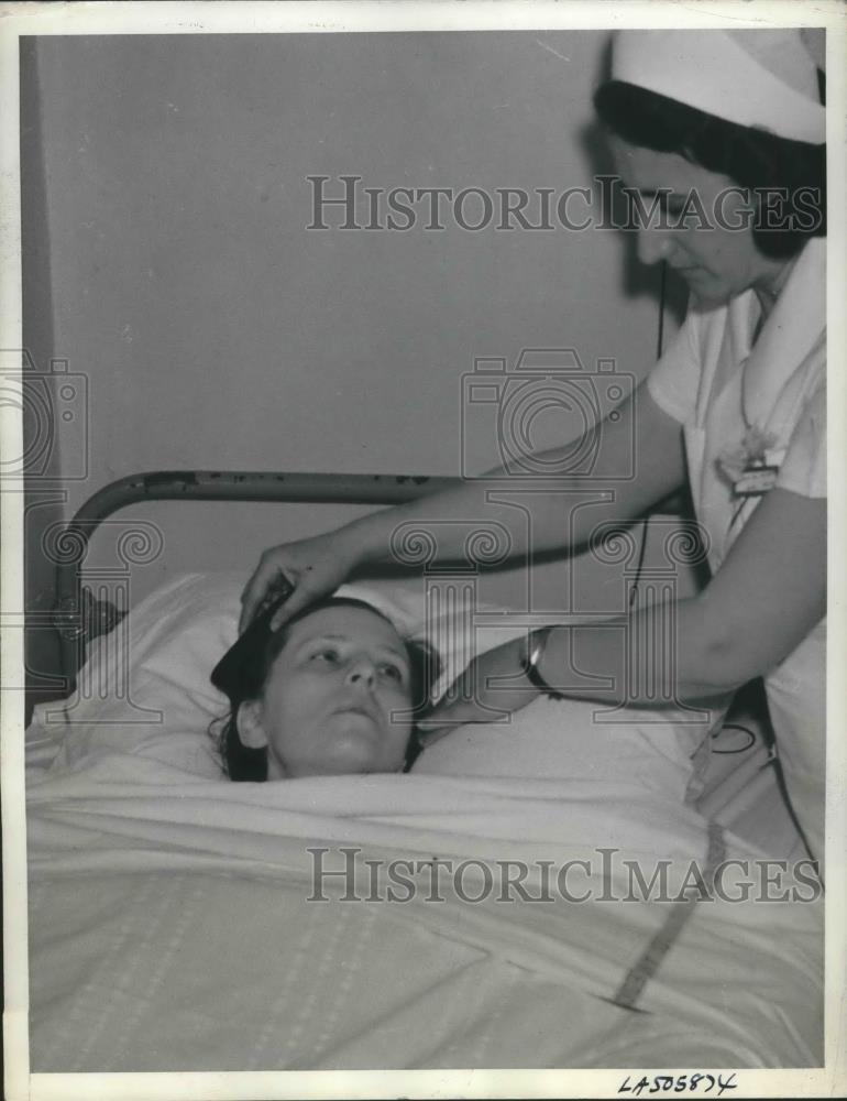 1939 Press Photo LA, Calif RN Marie Solomon &amp; Mrs Bea Mallette who was shot - Historic Images
