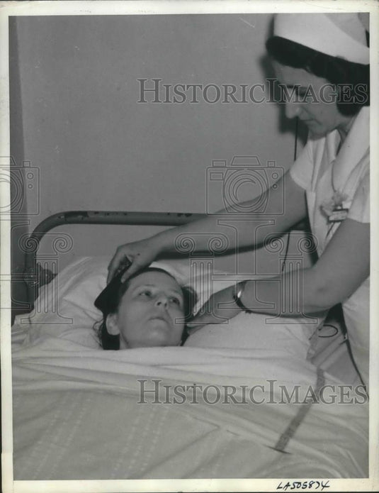 1939 Press Photo LA, Calif RN Marie Solomon & Mrs Bea Mallette who was shot - Historic Images