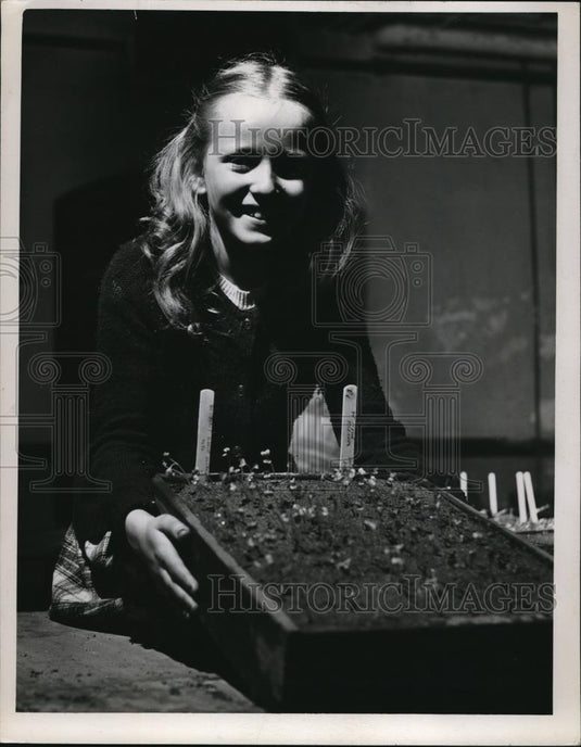 1918 Press Photo Caroline Niederstrasse Memorial School - Historic Images