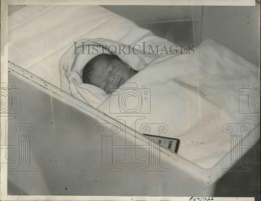 1937 Press Photo  Mary Boccawsini's baby born by C-section after Mary died - Historic Images