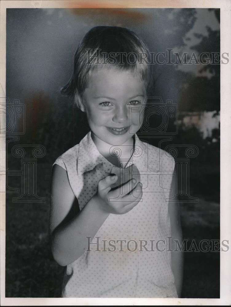 1959 Press Photo Little girl enjoys a cookie snack - Historic Images