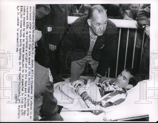 1960 Press Photo Jockey Willie Shoemaker in ambulance after spill at handicap - Historic Images
