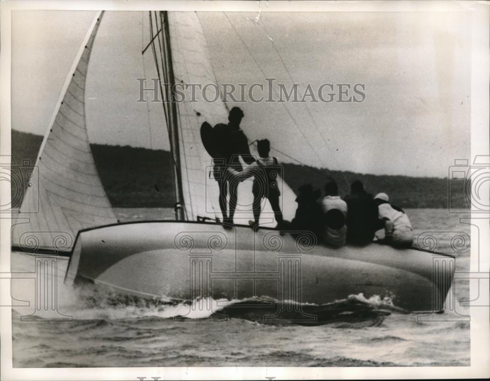 1956 Press Photo Auckland N.Z. yacht Bernice II in a Sunday race - nes18565 - Historic Images