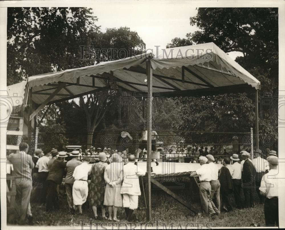 1929 Press Photo Paulino Uzeudun working out with Bud Howard at training camp - Historic Images
