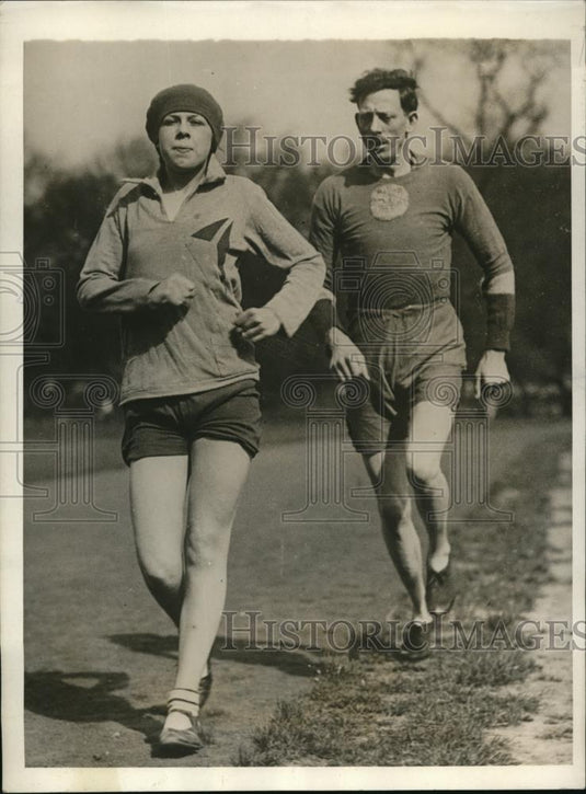 1930 Press Photo London RJ Savage & daughter Winifred at track Battersea Park - Historic Images