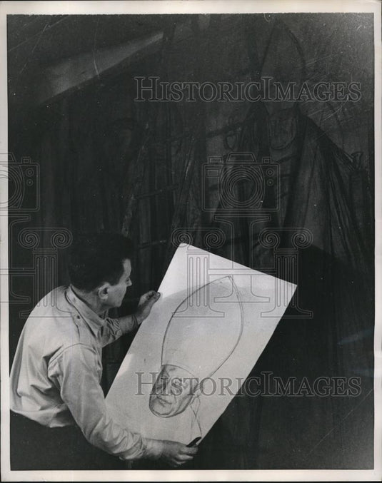 1959 Press Photo Edward McAvoy & sketch of a miter for a painying - Historic Images