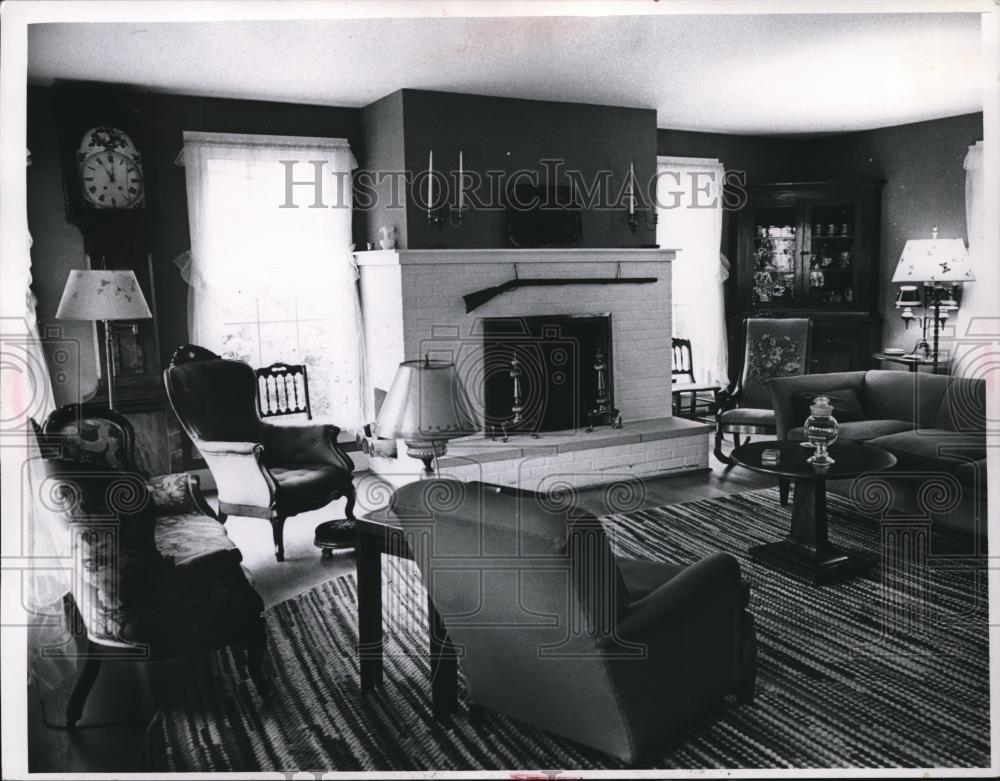 1965 Press Photo Interior view of living room of Helen Stocksloger home - Historic Images