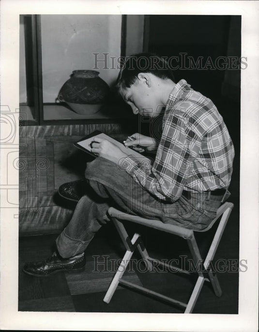 1954 Press Photo Allan Gaboric, 12, during Saturday morning art class - Historic Images