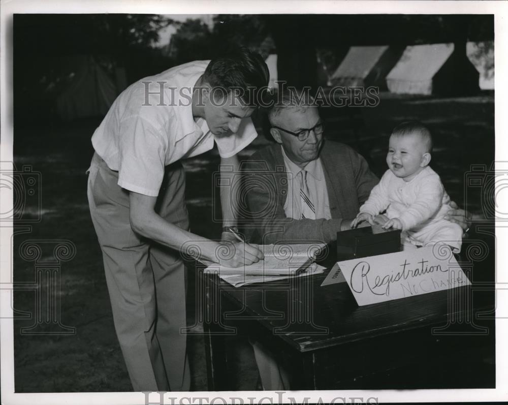 1953 Press Photo Jack Coltmannm Elder Paul Braman &amp; Janet Voltmann - Historic Images