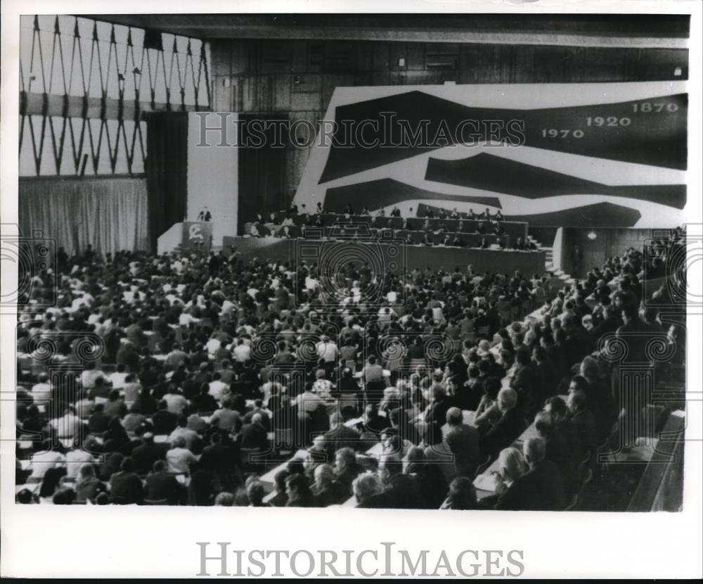 Press Photo Paris France Communist Party opens meeting at Palais de Sports - Historic Images