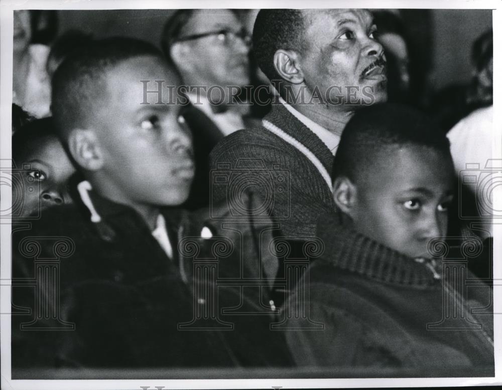 1965 Press Photo Dwight Hooks,Aaron Jackson age 11 in Cleveland Ohio - Historic Images