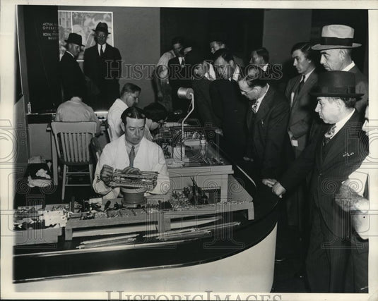 1935 Press Photo Crowds at 32nd Annual Business Show in NYC - Historic Images