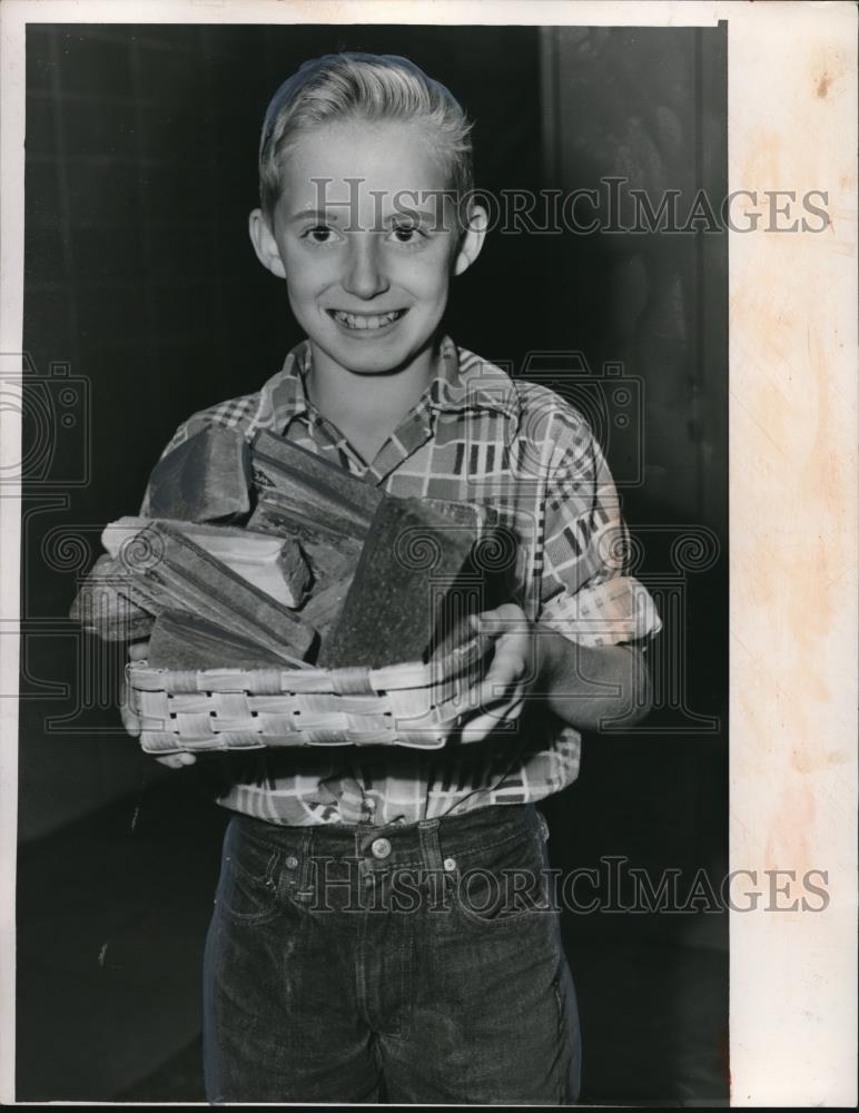 1953 Press Photo Basket of blackboard erasers from Frederick Glover - Historic Images