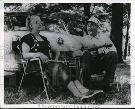 1955 Press Photo Tanglewood Lenox Mass Ken Van Wagenen & wife Berkshire music - Historic Images