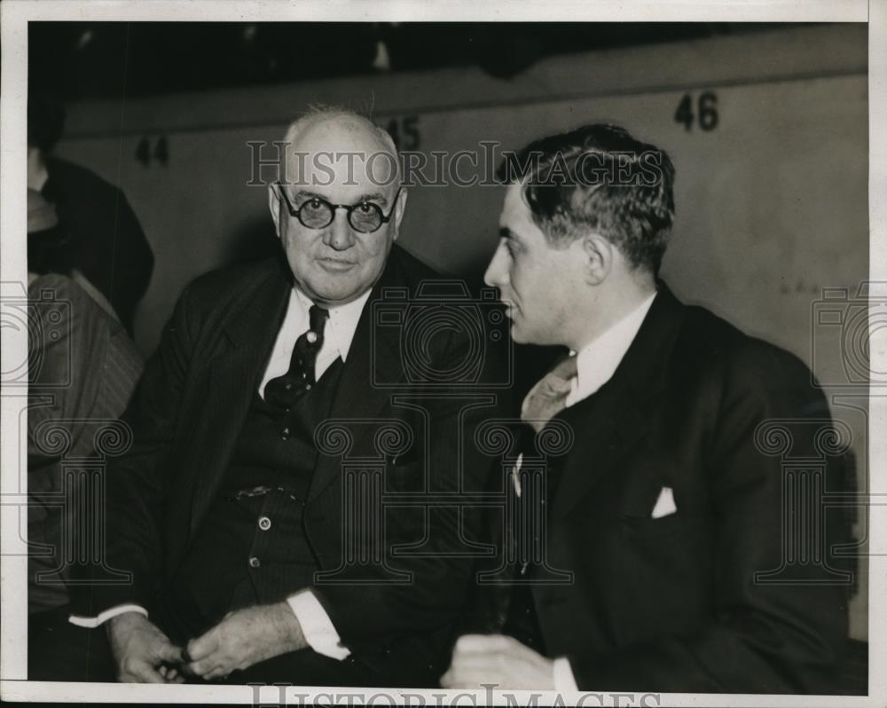 1935 Press Photo Bishop Francis McConnel was talking to Vito Marcanton - Historic Images