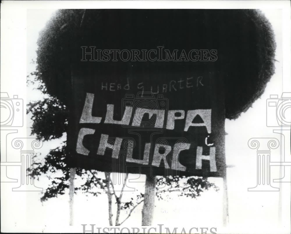 1964 Press Photo Chibona N Rhodesia sign for HQ of Lumpa Church in village - Historic Images