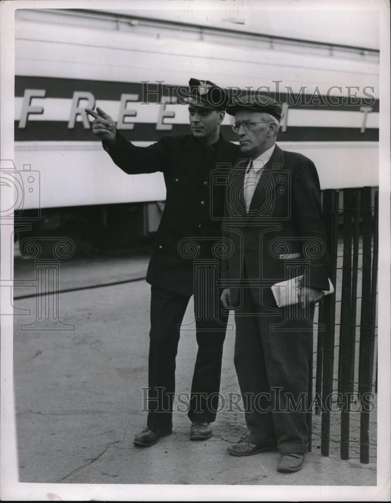 Press Photo Luther Williams Near a Freedom Train - Historic Images