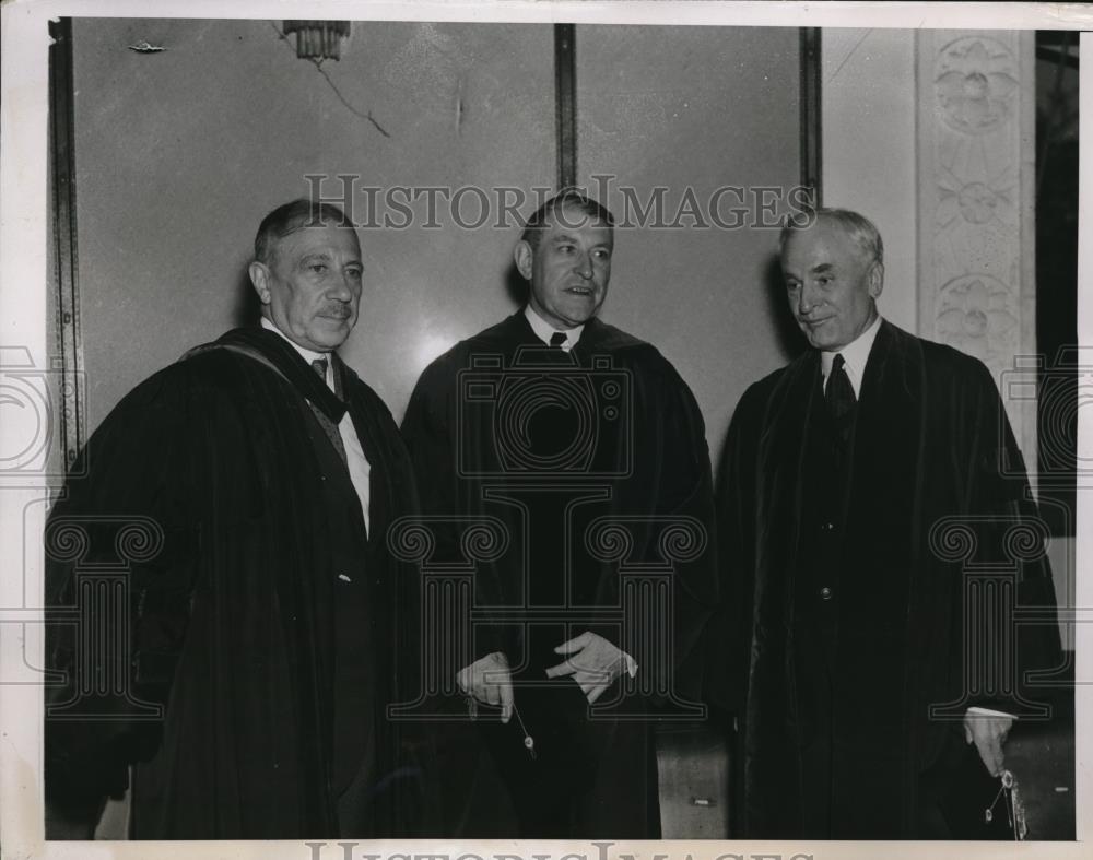 1937 Press Photo At a commencement exercise Owen Roberts,Gates and Codell Hull - Historic Images