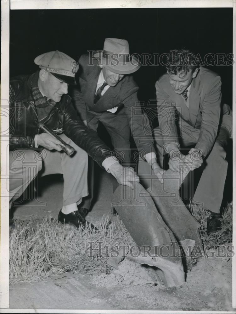 1944 Press Photo Deck Plate Hurled Miles from Ship Blast in Port Chicago - Historic Images