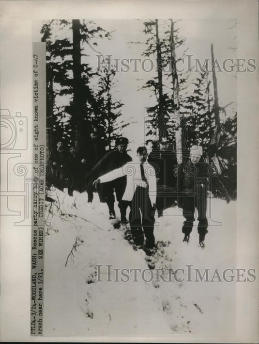 1948 Press Photo The rescue of a boy,one of the eight victims of the plane crash - Historic Images