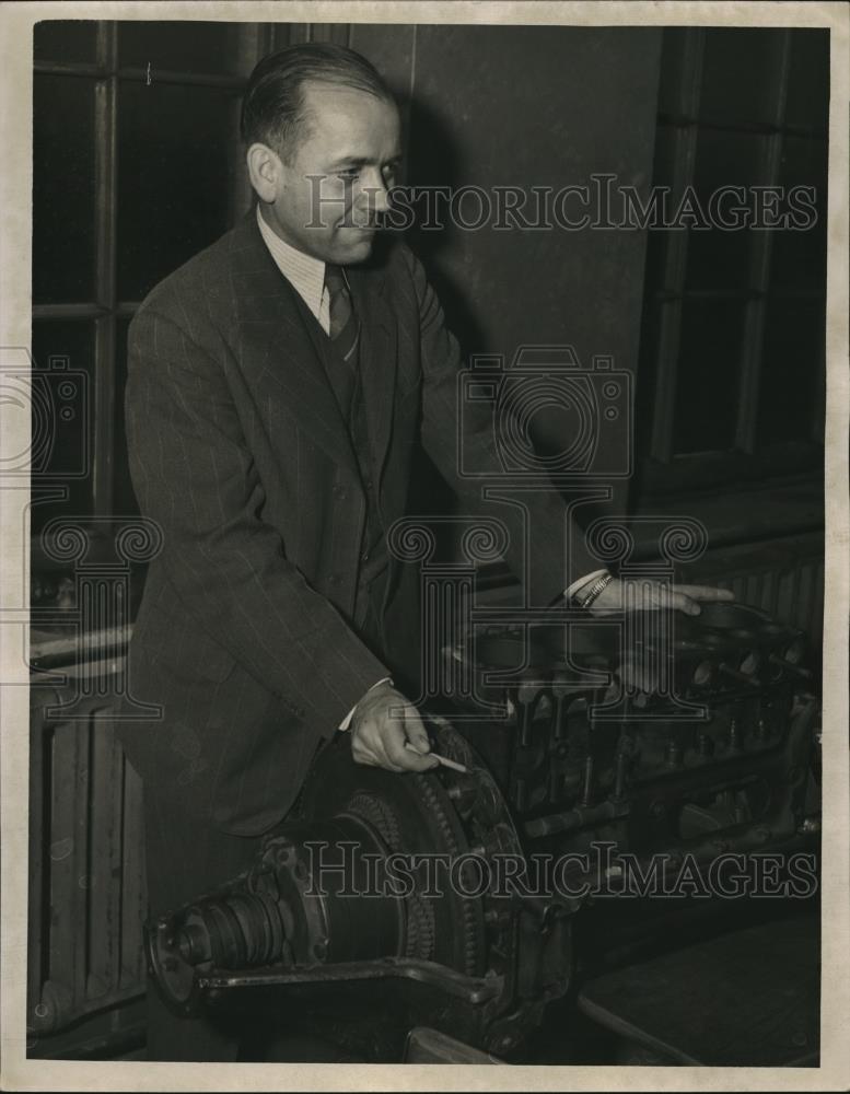 1927 Press Photo WM Schall teacher at John Adams school Brexksville - Historic Images