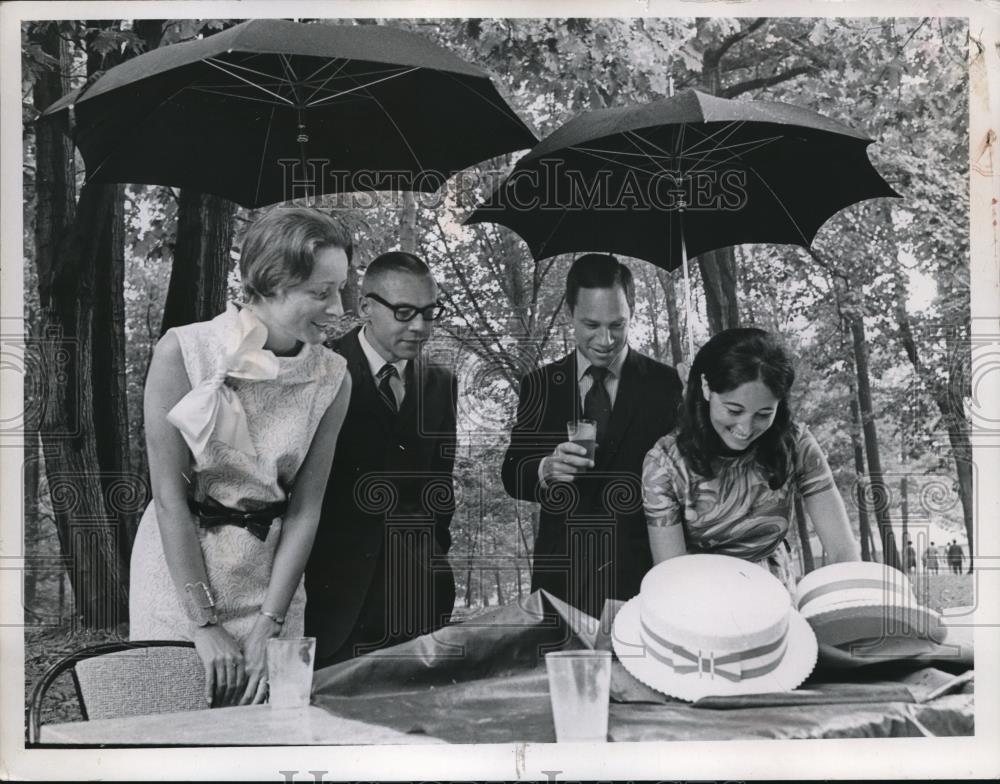 1969 Press Photo Mrs. Bruce Akers, Edmund Kulinski, John Garson - Historic Images