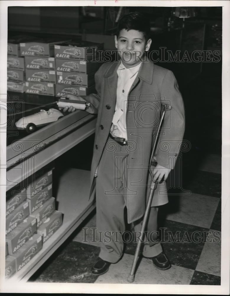 1952 Press Photo Anthony Sava age 9 with model car in Cleveland - Historic Images