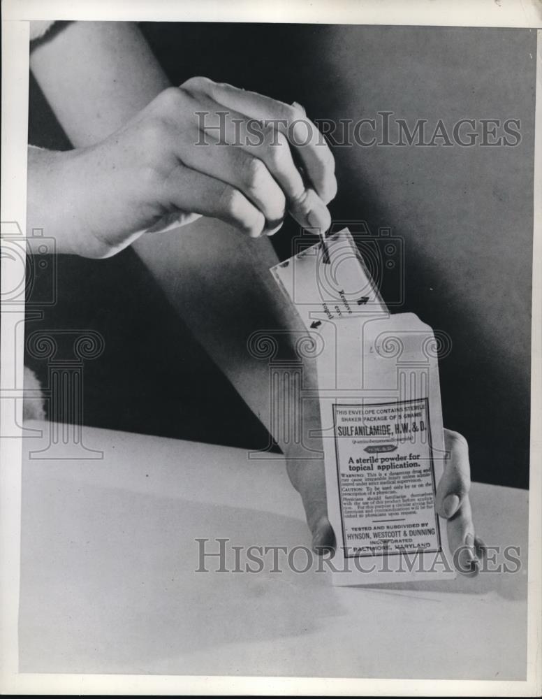 1942 Press Photo A package of Sulfanilamide for medical use - Historic Images