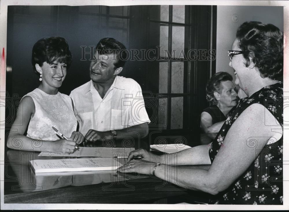 1967 Press Photo Frances Barnard W Pieper and Ruth Kubb Clerk Probate Court Ohio - Historic Images