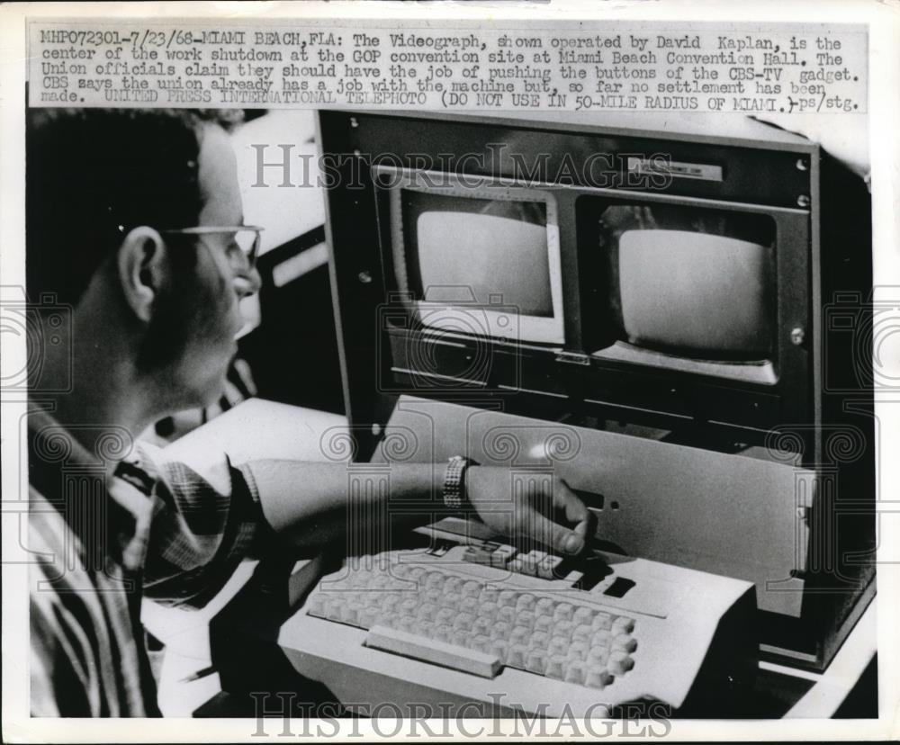 1968 Press Photo Miami Beach Fla new Videograph machine &amp; David Kaplan - Historic Images