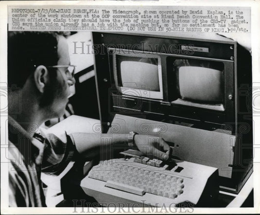 1968 Press Photo Miami Beach Fla new Videograph machine & David Kaplan - Historic Images