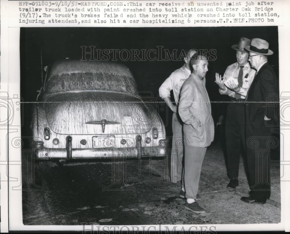 1957 Press Photo Hartford Conn car covered in paint after a truck crashed - Historic Images