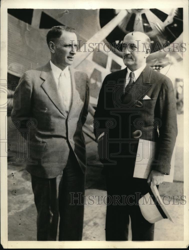 1933 Press Photo Edward McGrady greeted by John O&#39;Leary in Uniontown - Historic Images