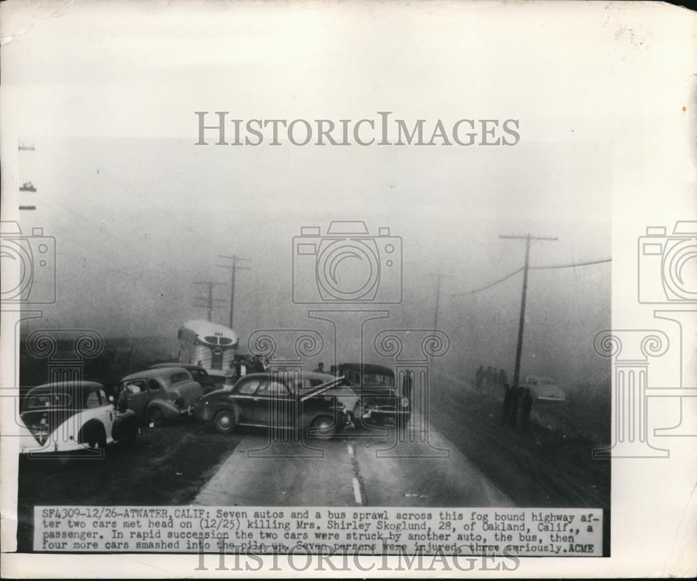 1950 Press Photo Atwater Calif Bus &amp; 7 car collision in fog on highway - Historic Images