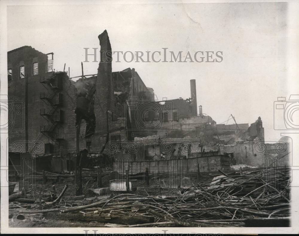 1932 Press Photo Chicago, Ill. industrial area destroyed by a fire - Historic Images