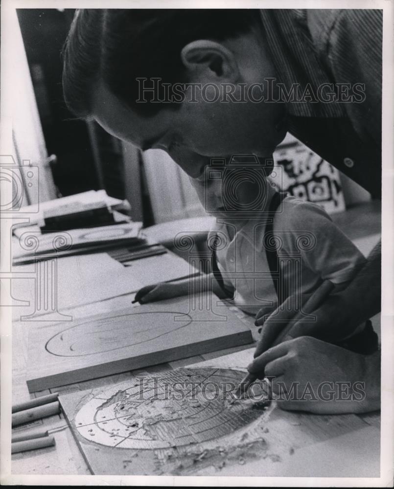 1955 Press Photo Antone Frascani artist &amp; woodcut for UN design - nec90685 - Historic Images