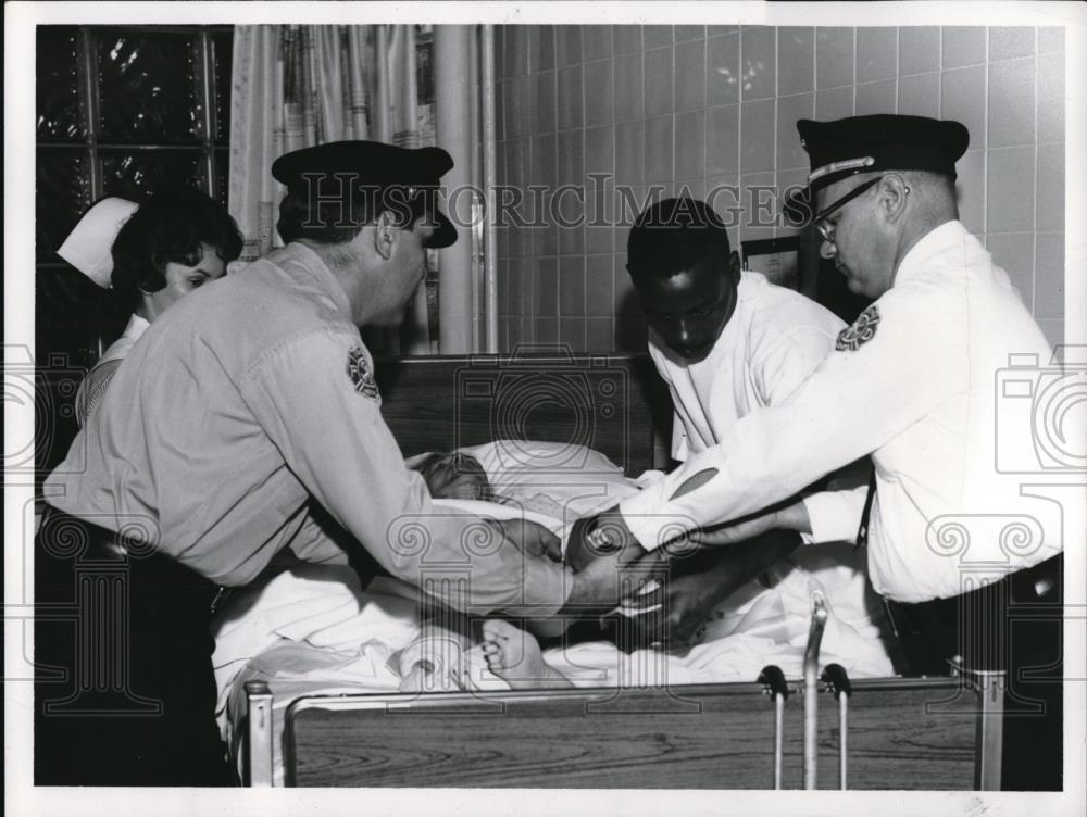 1962 Press Photo St. Alex's Hospital - Newburgh It's A Fireman - Historic Images