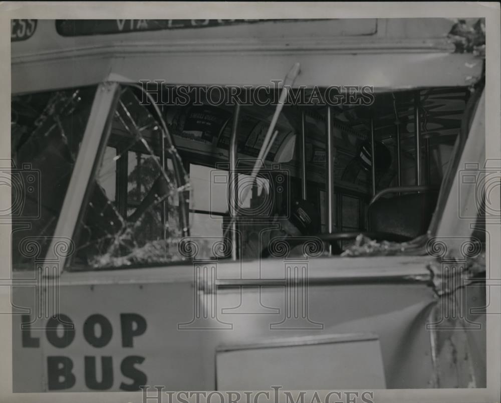 1946 Press Photo Wreckage of a bus accident that killed Leo Fritz - Historic Images