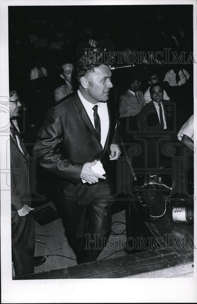 1969 Press Photo Robert J Kelly Speech At Music Hall - Historic Images