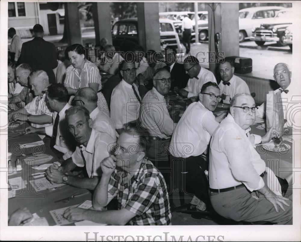 1955 Press Photo Lakewood Kiwanis Lunch - Historic Images