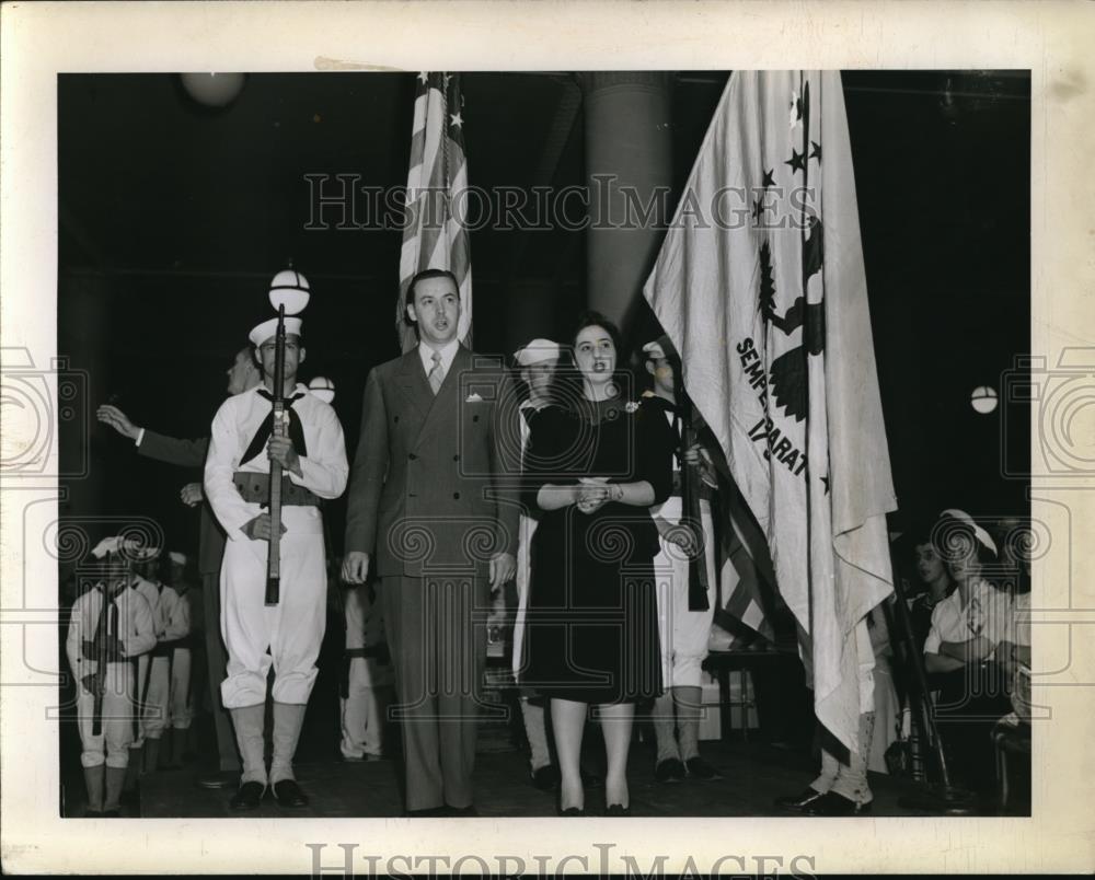 1942 Press Photo Coast Guard at Star Sparafield game - Historic Images