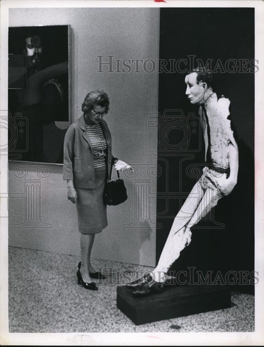 1966 Press Photo Feet of Frank Gallos - Historic Images