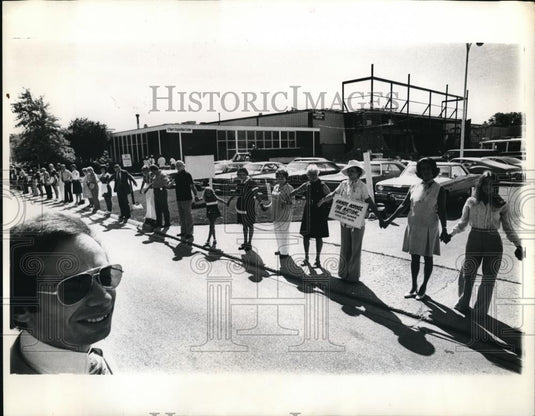 1976 Press Photo Marvin J. Rosenblum's "Hands Across the Nation". - Historic Images
