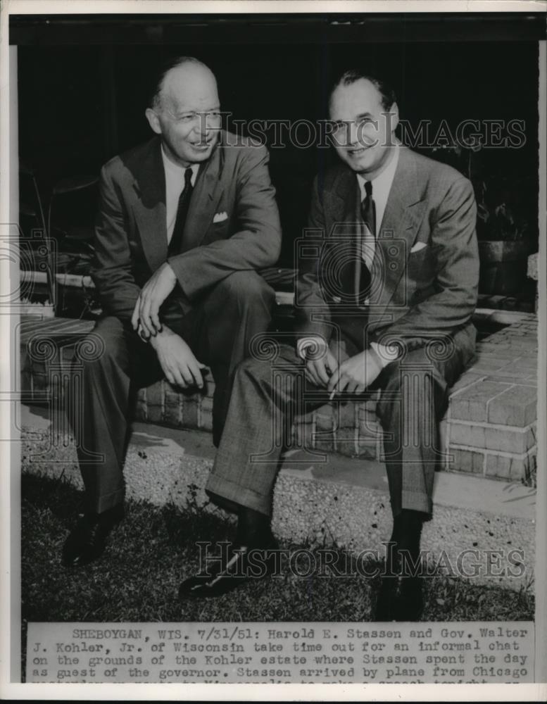 1951 Press Photo Sheboygen Wisc Harold E Stassen and Gov. Walter Kohler chat - Historic Images