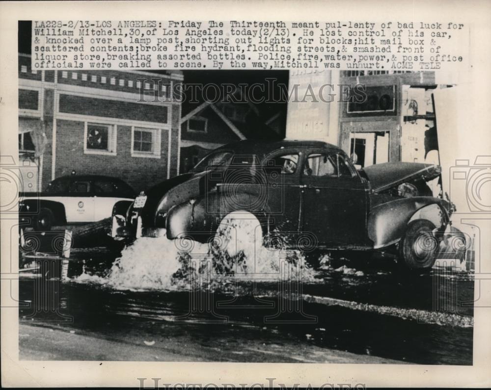 1948 Press Photo LA Calif Auto wreck by Wm Mitchell hitting lamp post - Historic Images