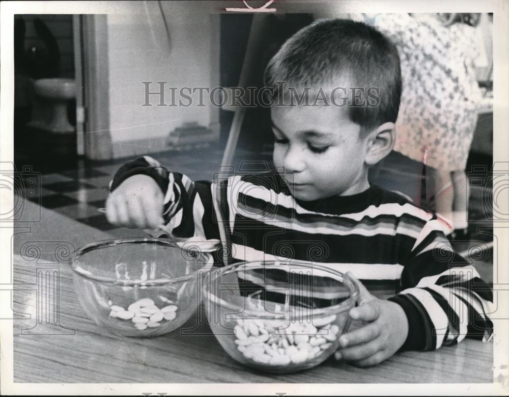Press Photo Steve Russo young boy with bowl of beans - Historic Images