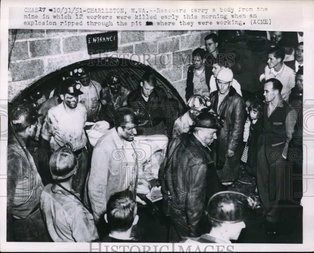 1951 Press Photo Rescuers Carry Victims After Mine Explosion in Charleston - Historic Images